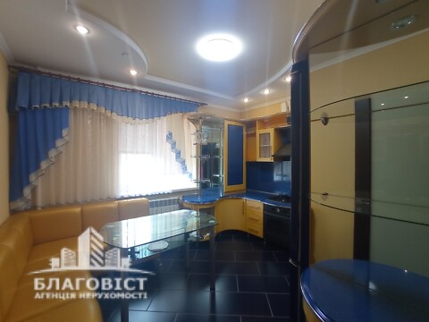 Продается 3-комнатная квартира 108 кв. м в Белой Церкви, ул. Гоголя