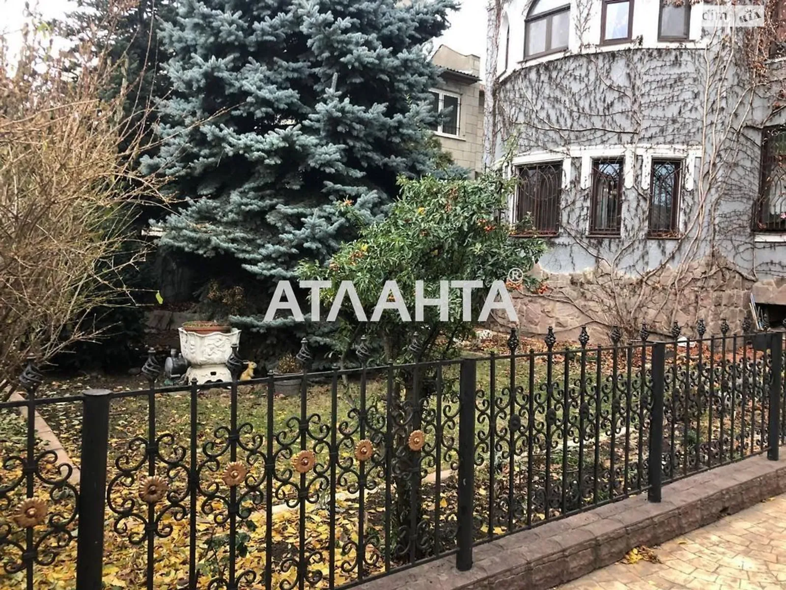 Продается дом на 3 этажа 685 кв. м с баней/сауной, цена: 210000 $