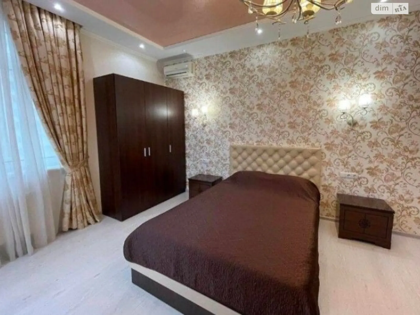 Продається 2-кімнатна квартира 69 кв. м у Одесі, плато Гагарінське, 5Б