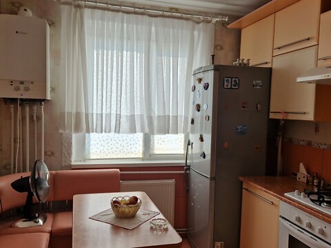 Продається 2-кімнатна квартира 49 кв. м у Ужгороді, вул. Чорновола