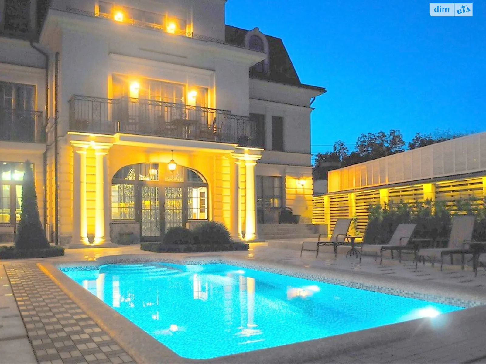 Сдается в аренду дом на 3 этажа 480 кв. м с беседкой, цена: 6000 $ - фото 1