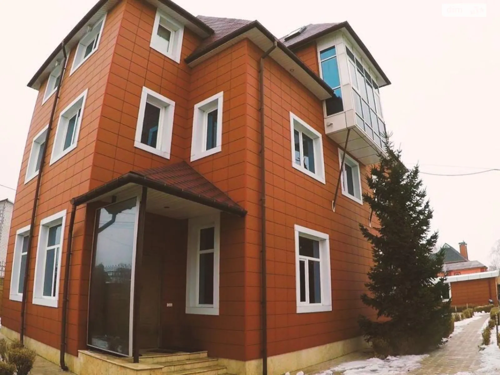 Продается дом на 3 этажа 450 кв. м с участком, цена: 365000 $