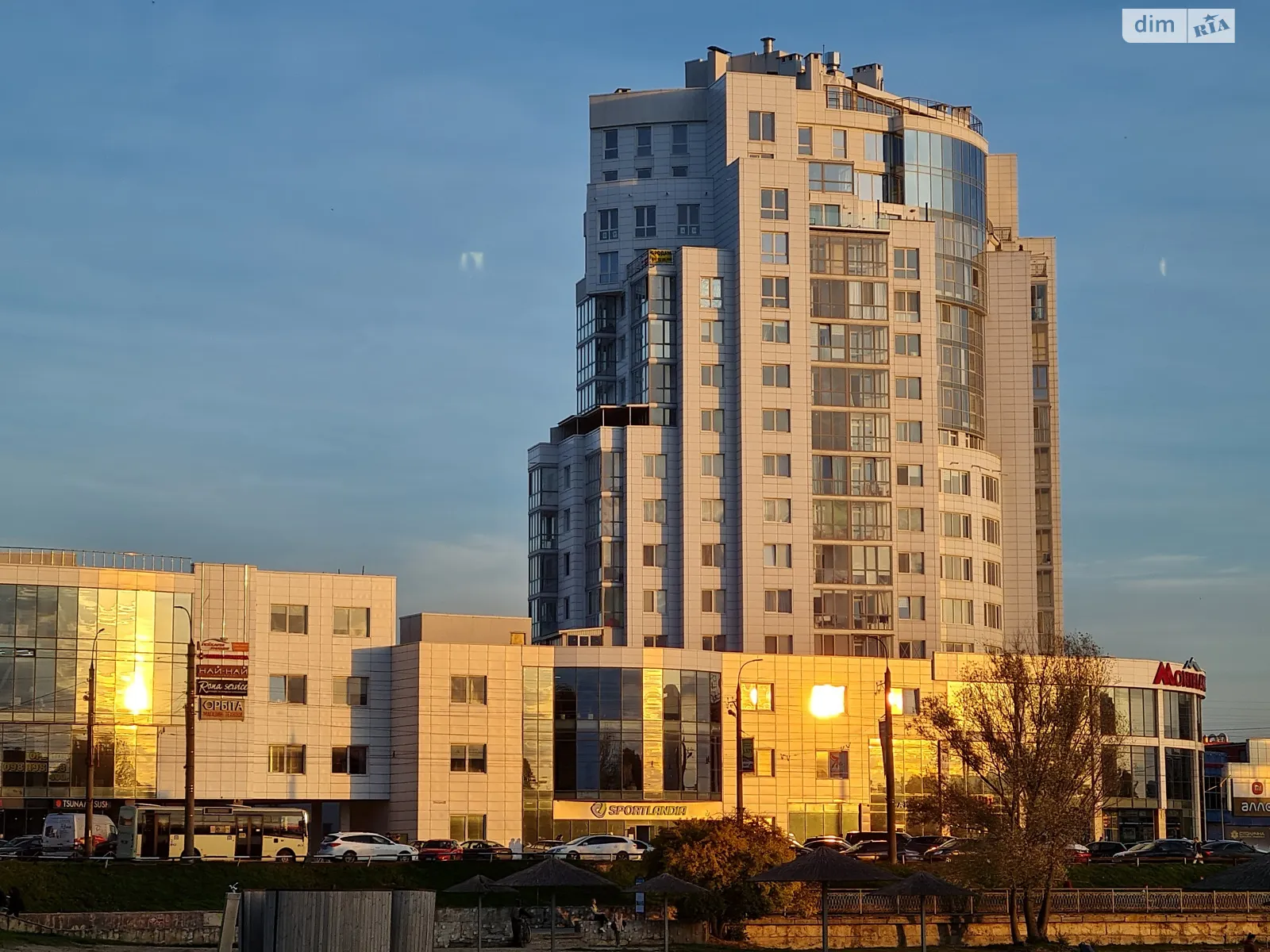 Продається 3-кімнатна квартира 115 кв. м у Хмельницькому, вул. Степана Бандери - фото 1