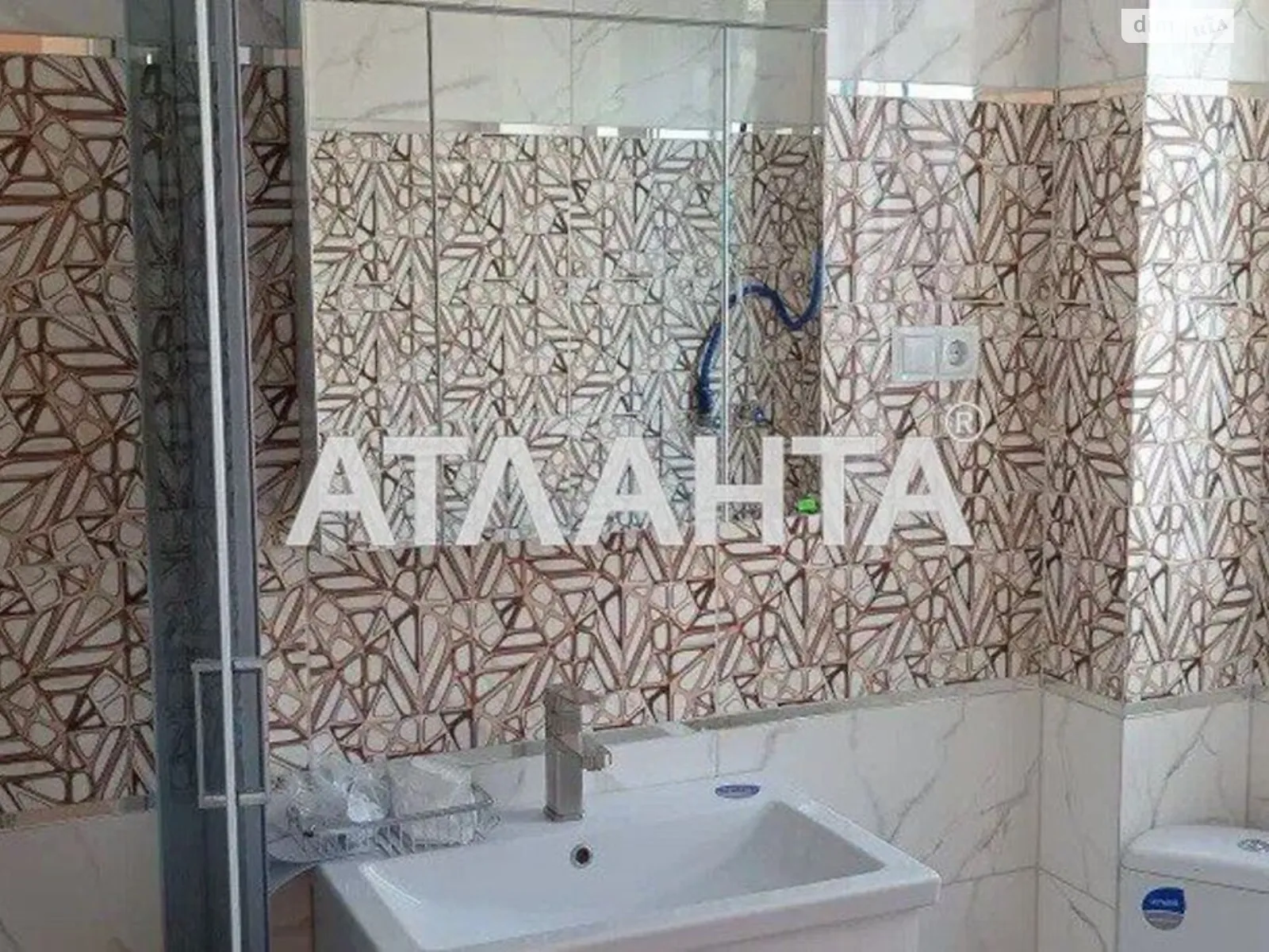 Продается дом на 3 этажа 103 кв. м с камином, цена: 88000 $ - фото 1