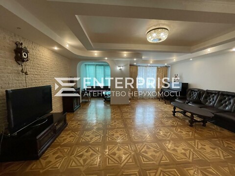 Продается 4-комнатная квартира 180 кв. м в Киеве, ул. Лукьяновская