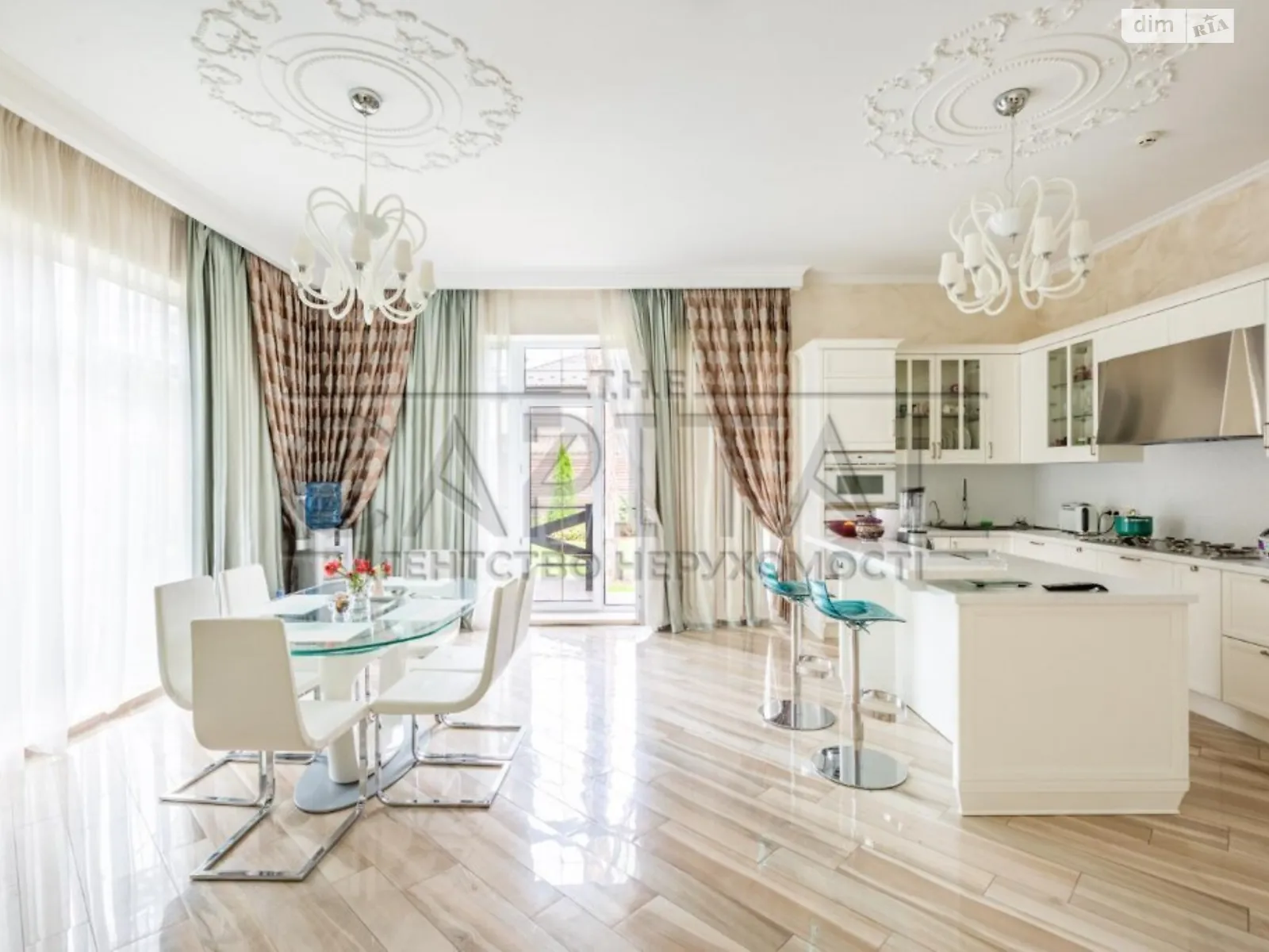 Продается дом на 3 этажа 400 кв. м с верандой, цена: 650000 $ - фото 1