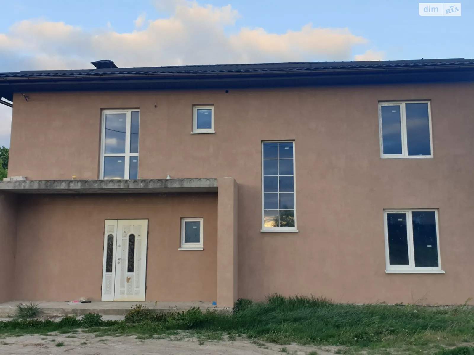 Продается дом на 2 этажа 250 кв. м с верандой, цена: 135000 $ - фото 1