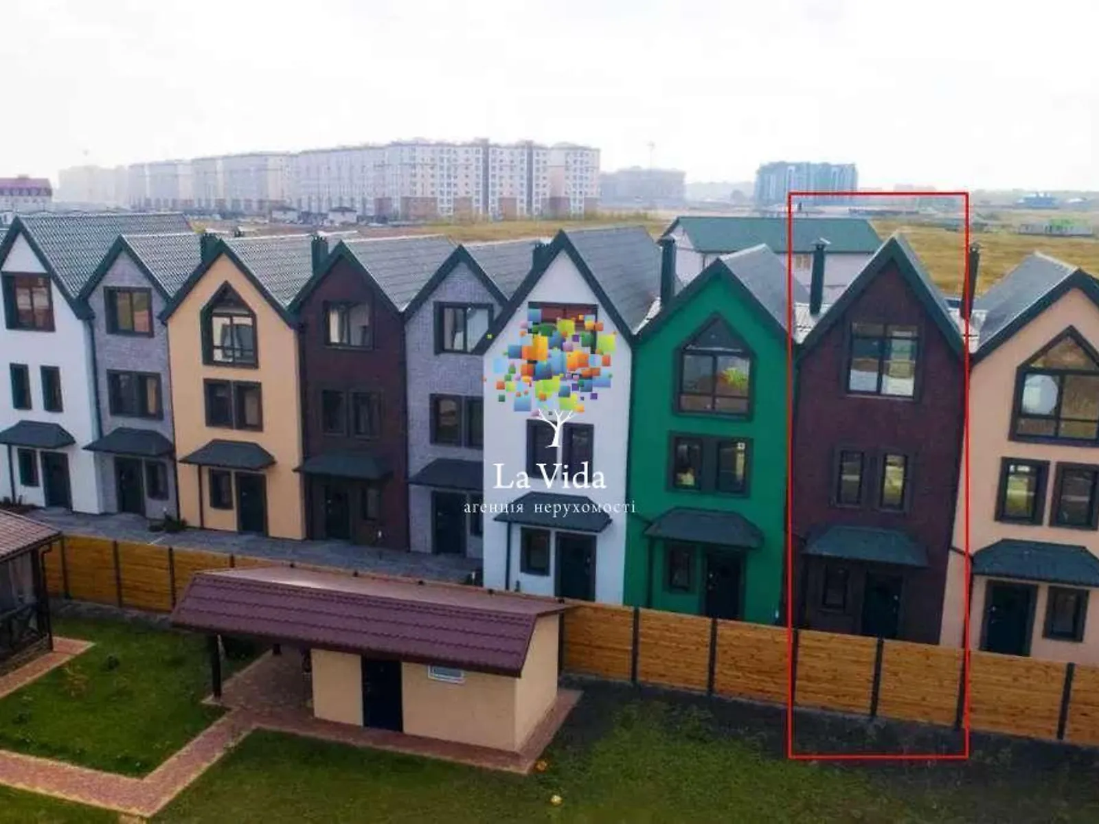 Продается дом на 3 этажа 90 кв. м с террасой, цена: 61500 $ - фото 1