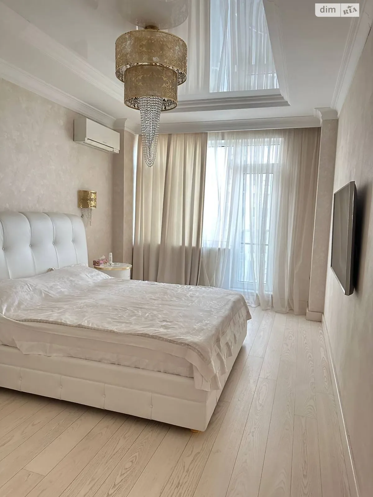 Продається 3-кімнатна квартира 117 кв. м у Одесі, плато Гагарінське
