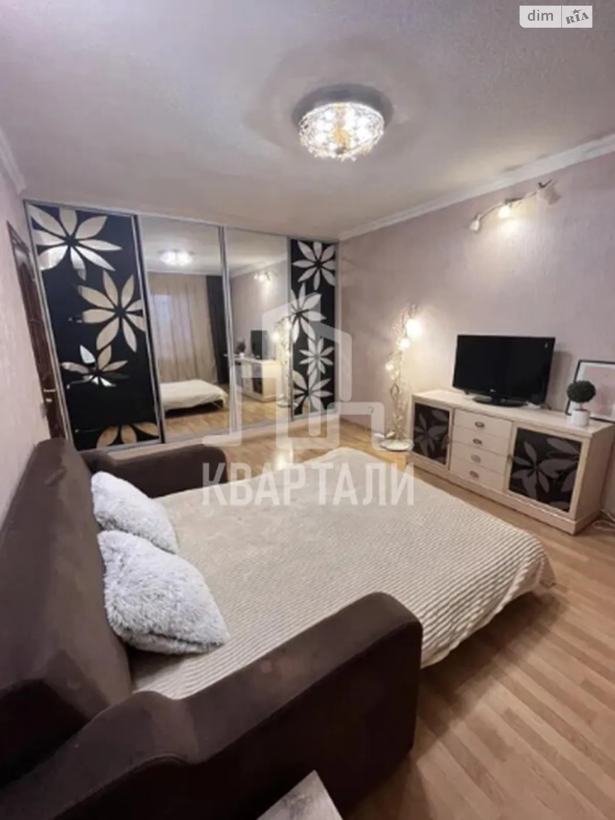 Продается 3-комнатная квартира 92 кв. м в Киеве, просп. Петра Григоренко, 5