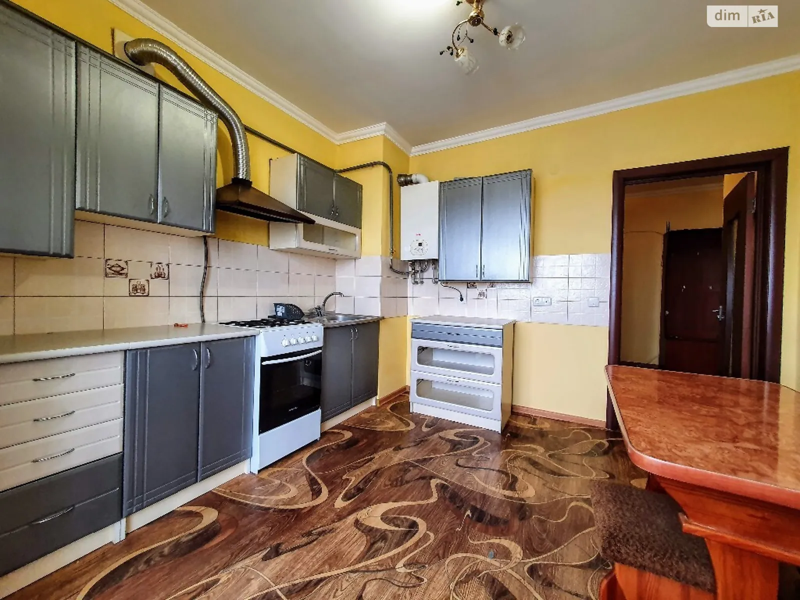 Продается 3-комнатная квартира 81 кв. м в Черновцах, ул. Строителей