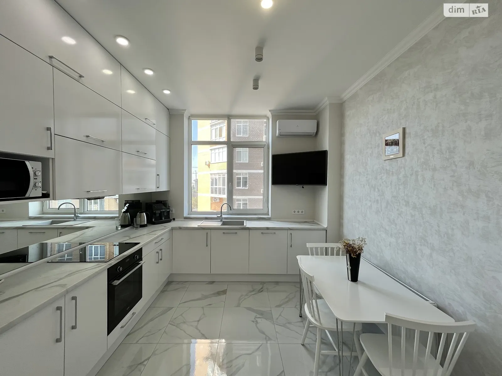 Продается 3-комнатная квартира 84 кв. м в Одессе, бул. Французский, 26/1 - фото 1