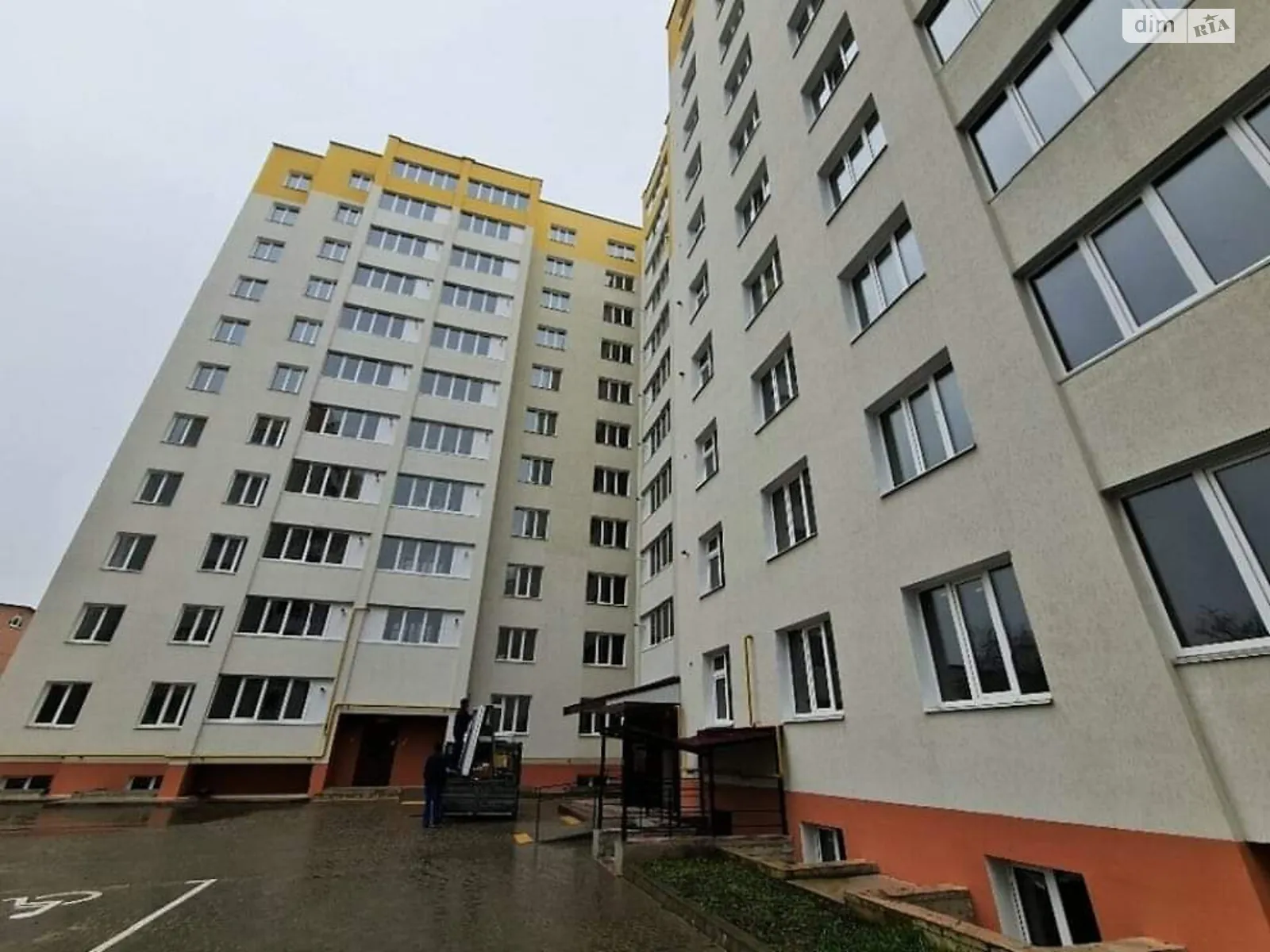Продається 4-кімнатна квартира 160 кв. м у Хмельницькому, просп. Миру, 63В