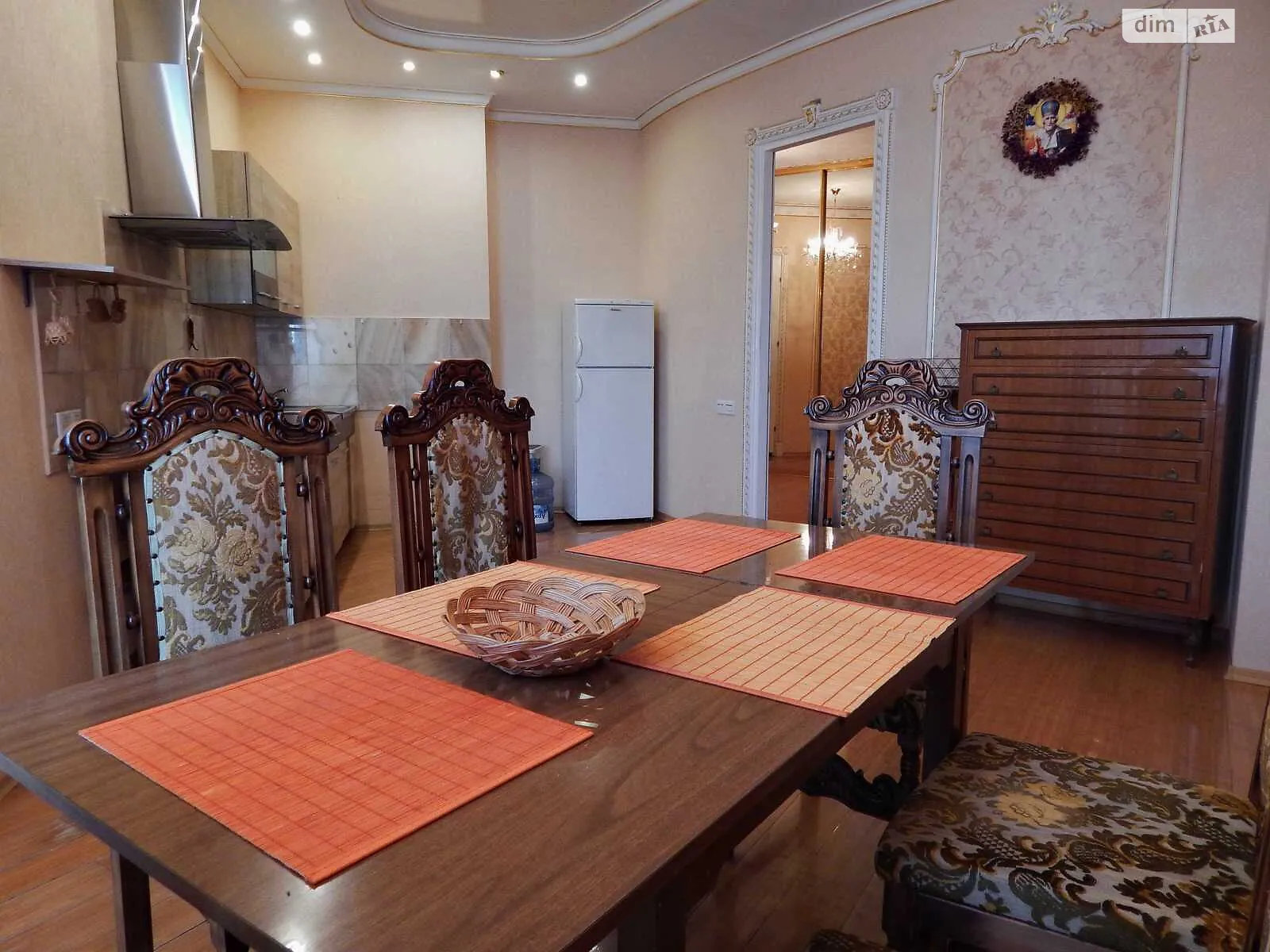 Сдается в аренду 3-комнатная квартира 144 кв. м в Одессе, цена: 15000 грн