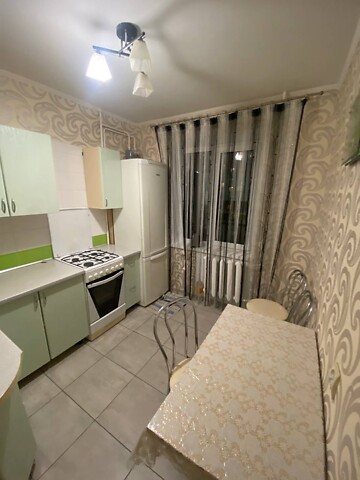 Сдается в аренду 2-комнатная квартира 52 кв. м в Ровно, ул. Мельника Андрея