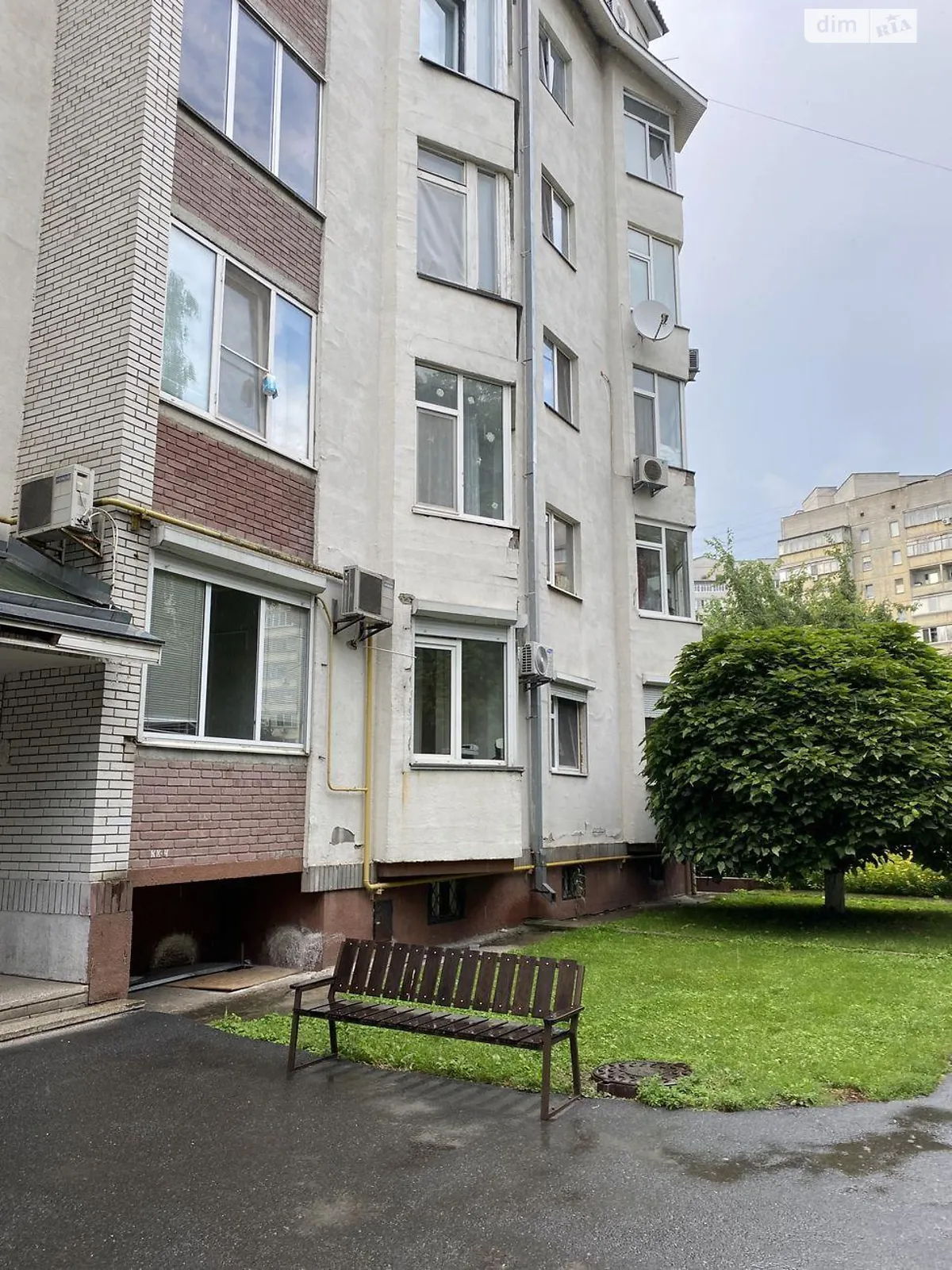 Продается 1-комнатная квартира 51 кв. м в Броварах, ул. Черных Запорожцев, 57