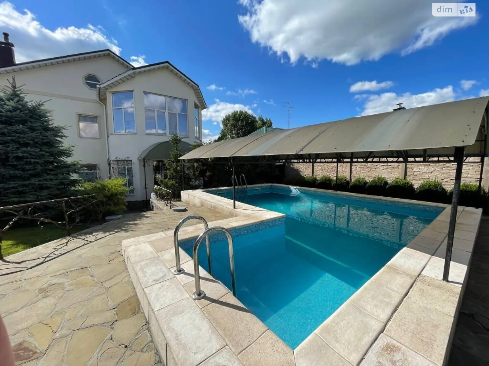 Продается одноэтажный дом 350 кв. м с бассейном, цена: 330000 $
