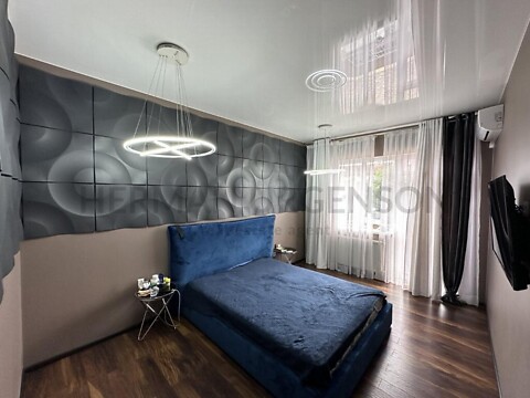 Продается 1-комнатная квартира 43 кв. м в Ужгороде, цена: 59500 $