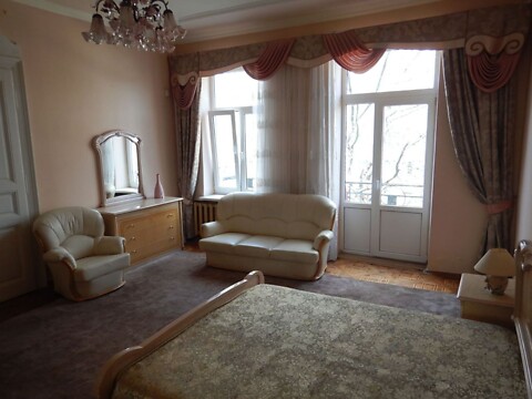 Здається в оренду 2-кімнатна квартира 89 кв. м у Львові, вул. Новаківського Олекси