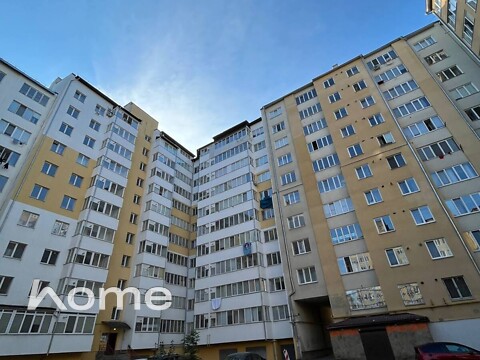 Продається 2-кімнатна квартира 69 кв. м у Івано-Франківську, вул. Галицька