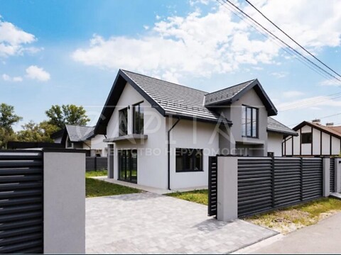Продается дом на 2 этажа 274 кв. м с гаражом, цена: 240000 $