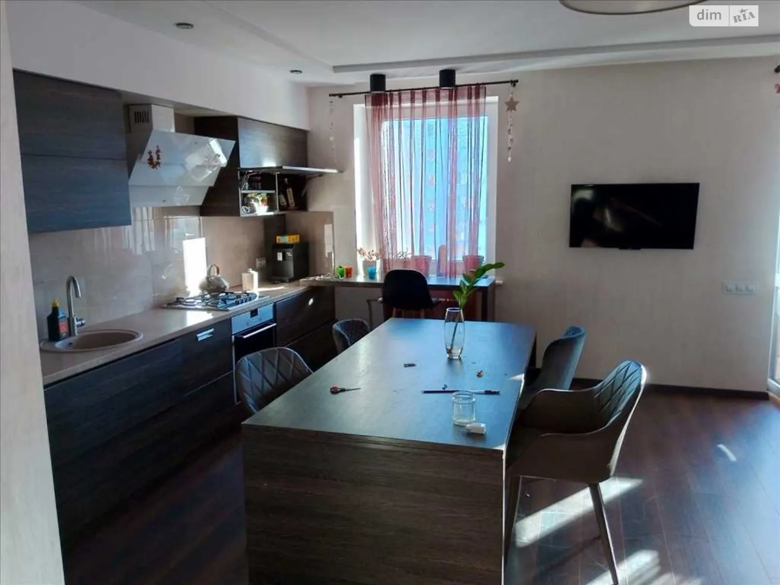 Продается 3-комнатная квартира 130 кв. м в Полтаве, цена: 130000 $