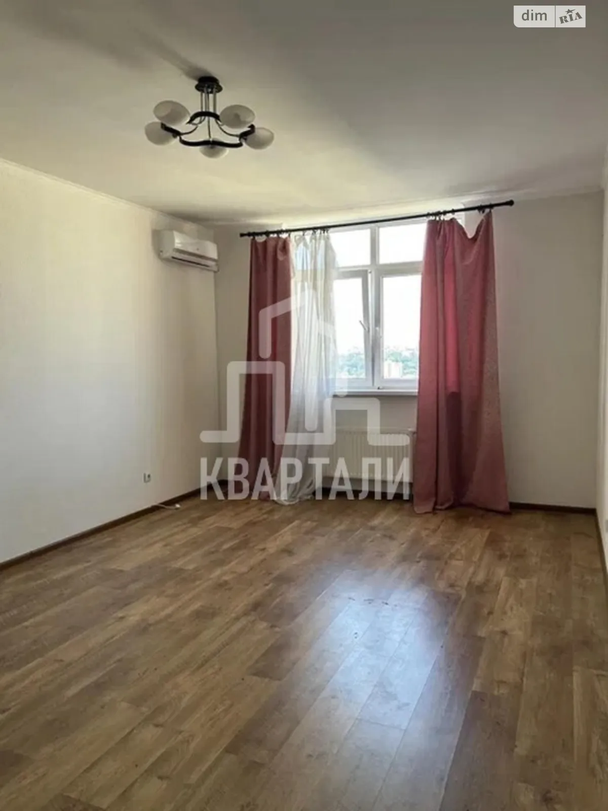 Продается 1-комнатная квартира 49 кв. м в Киеве, ул. Семьи Кульженков, 33