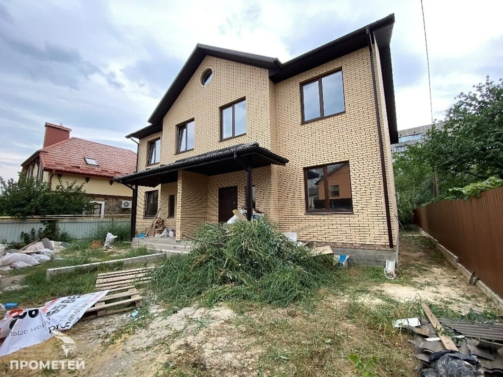 Продается дом на 2 этажа 140 кв. м с камином, цена: 148000 $ - фото 1