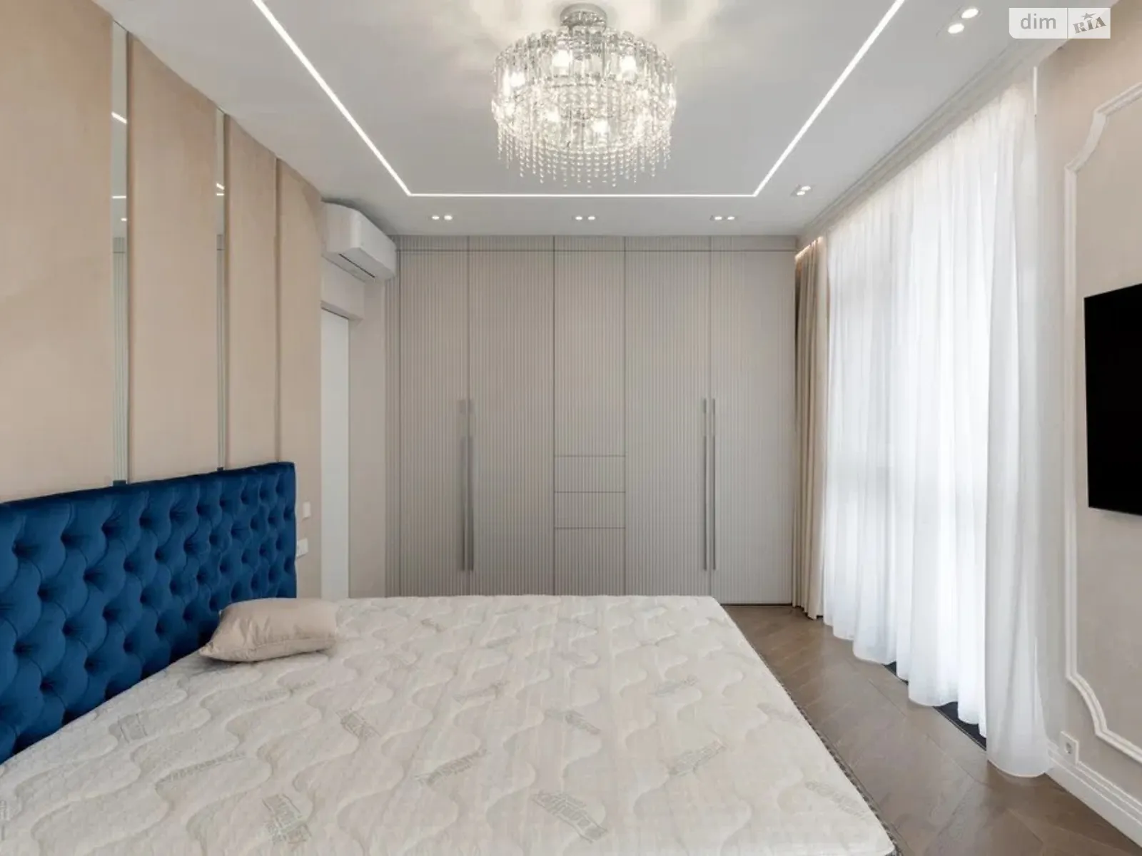 Продается 2-комнатная квартира 60 кв. м в Киеве, ул. Предславинская, 42А