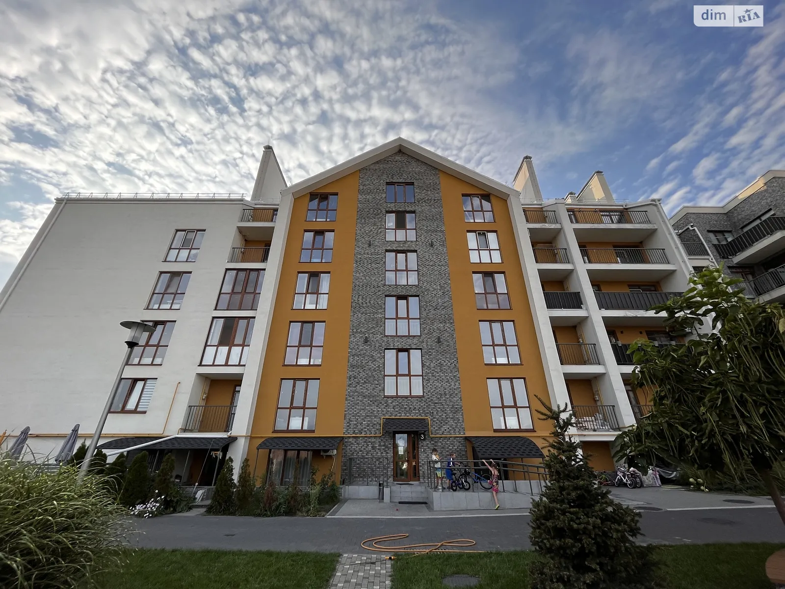 Продается 2-комнатная квартира 75 кв. м в Гостомеле, ул. Богдана Хмельницкого - фото 1