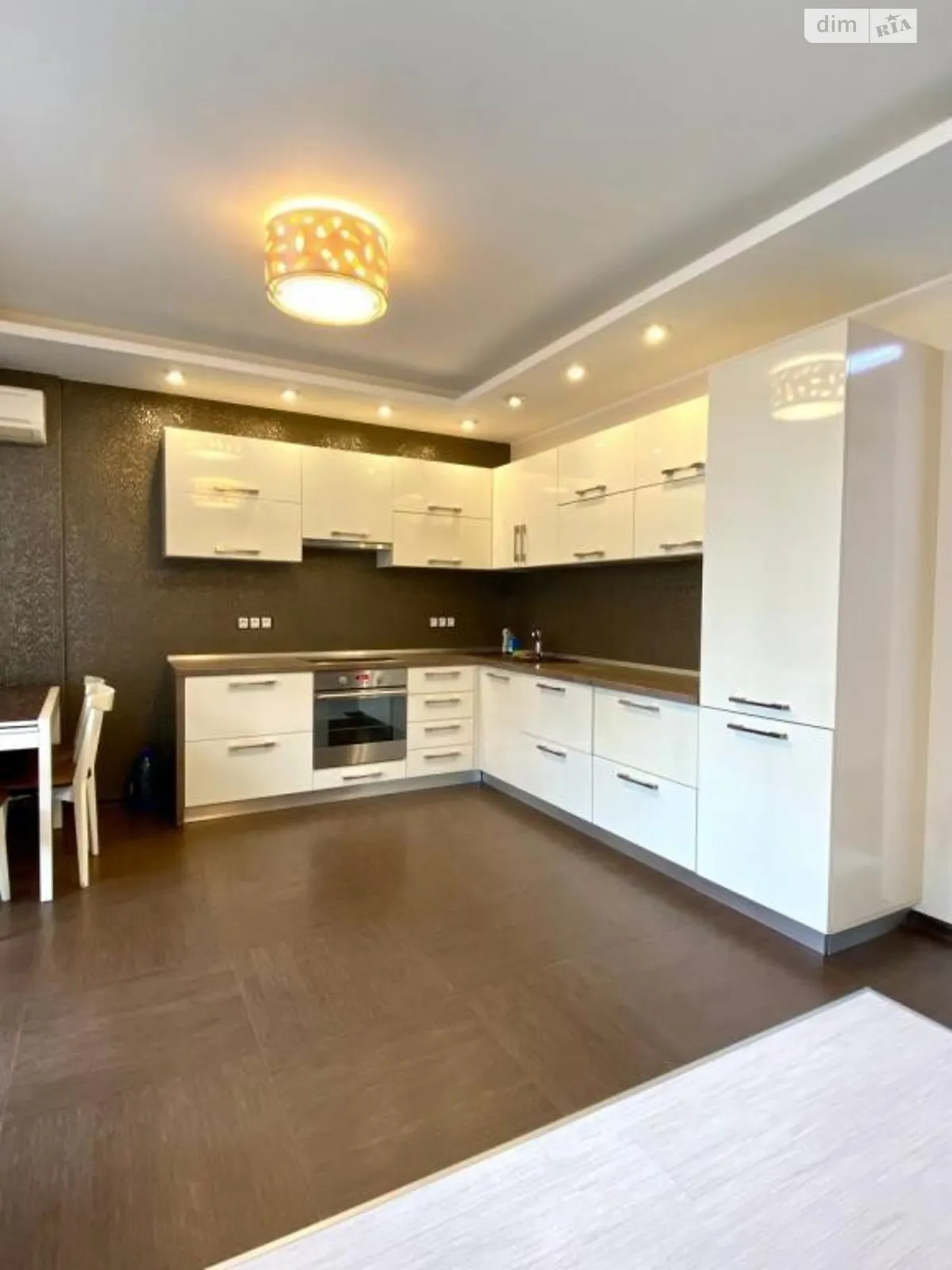 Продается 1-комнатная квартира 50 кв. м в Киеве, ул. Федора Эрнста, 16В
