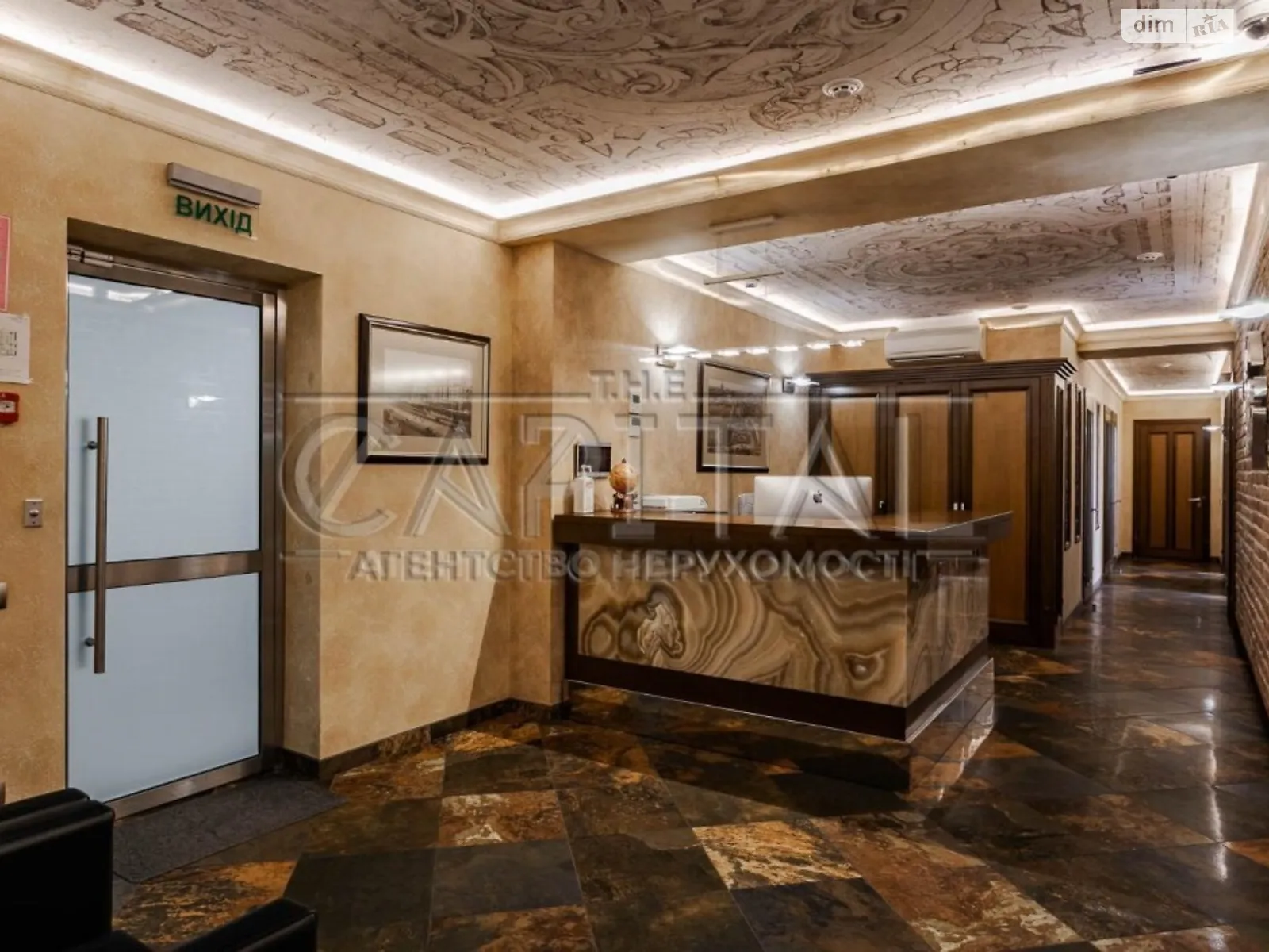 Сдается в аренду офис 234 кв. м в бизнес-центре, цена: 3500 $