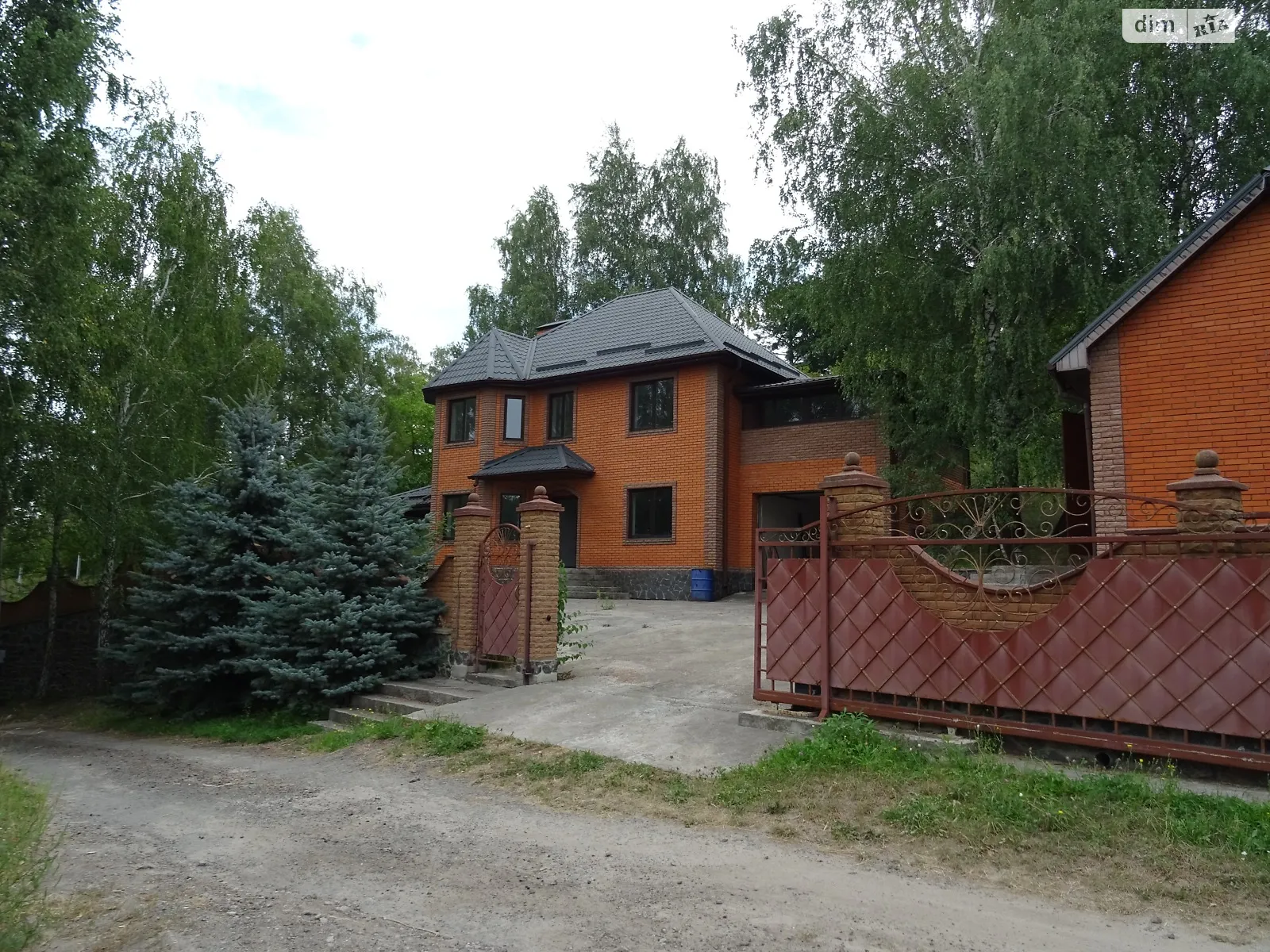 Продается дом на 2 этажа 208 кв. м с камином, цена: 185000 $ - фото 1