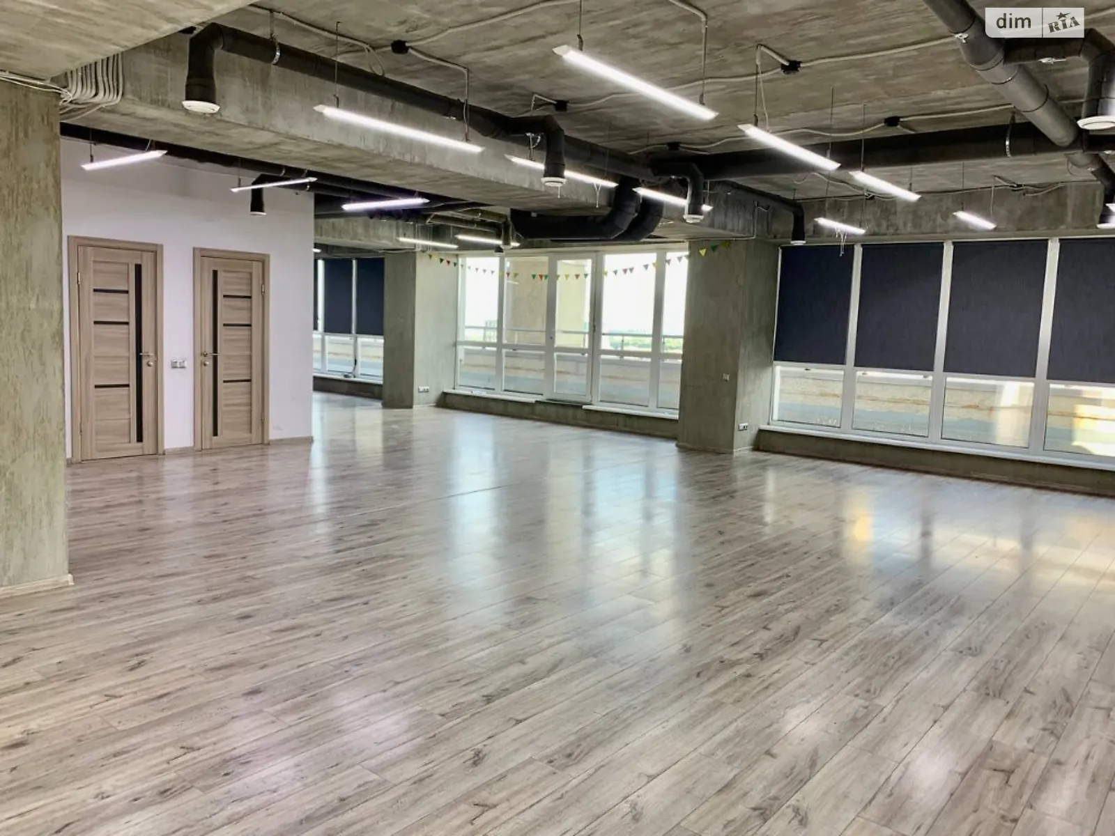 Сдается в аренду офис 150 кв. м в бизнес-центре, цена: 1500 $ - фото 1
