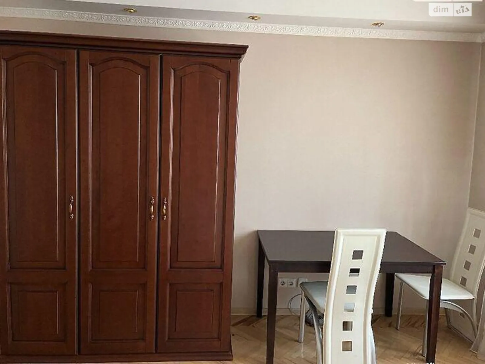 Продается 1-комнатная квартира 36 кв. м в Киеве, наб. Русановская, 8