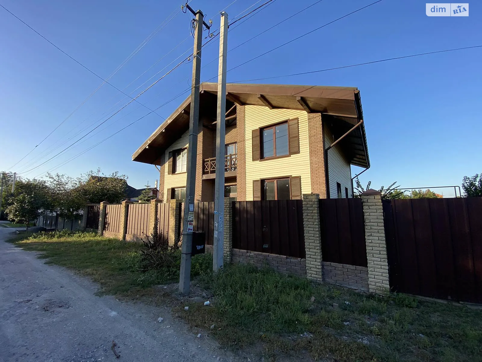 Продается дом на 2 этажа 239 кв. м с беседкой, цена: 50000 $ - фото 1
