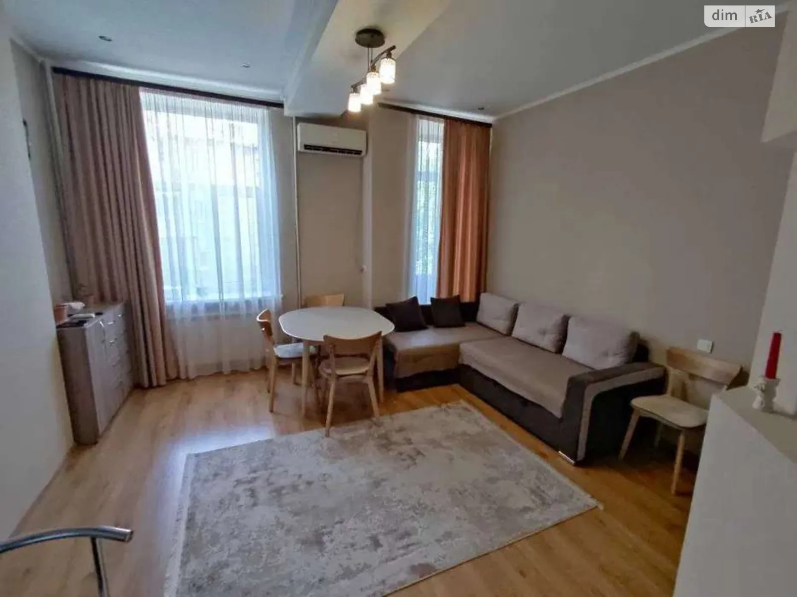Продається 2-кімнатна квартира 42 кв. м у Одесі, вул. Середня, 45