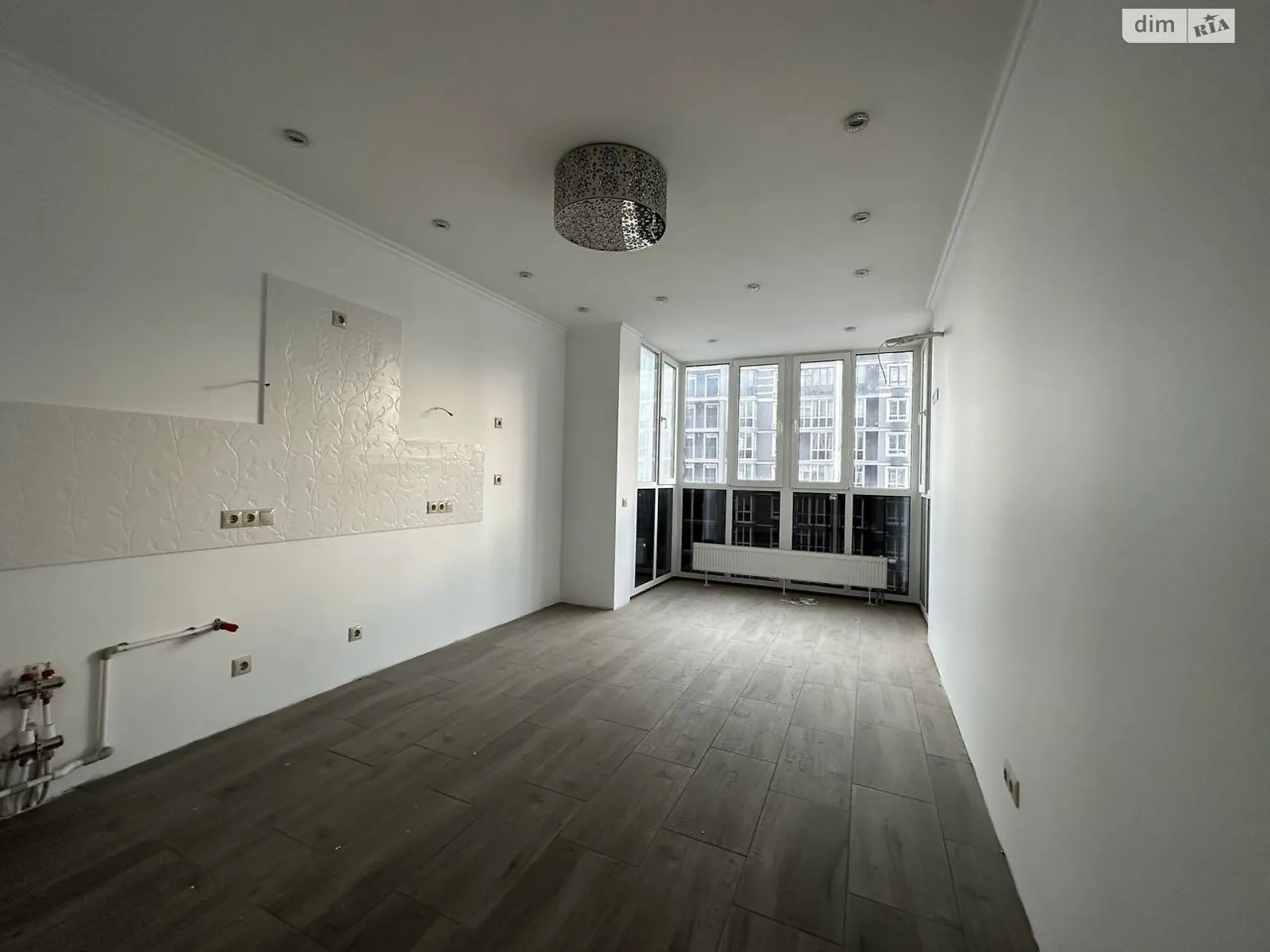 Продается 1-комнатная квартира 43 кв. м в Буче, бул. Леонида Бирюкова, 2А/3 - фото 1