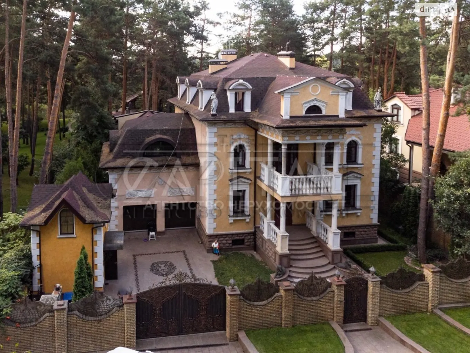 Продается дом на 3 этажа 604 кв. м с балконом, цена: 799990 $ - фото 1