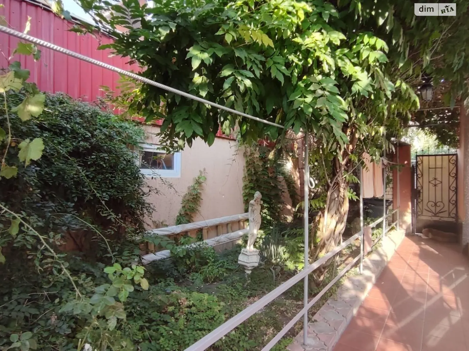 Продается дом на 3 этажа 450 кв. м с садом - фото 2