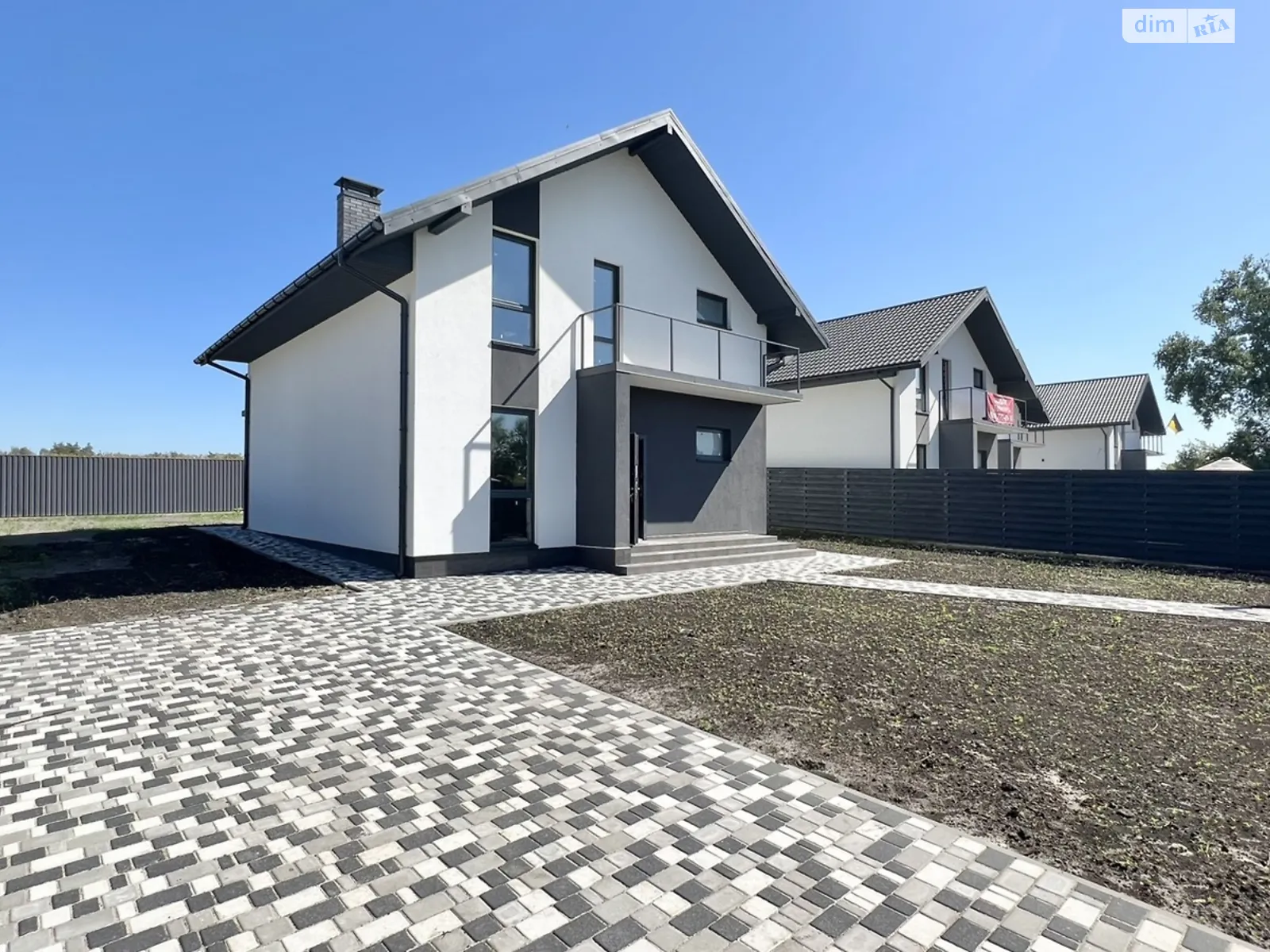Продается дом на 2 этажа 138 кв. м с участком, цена: 99990 $ - фото 1