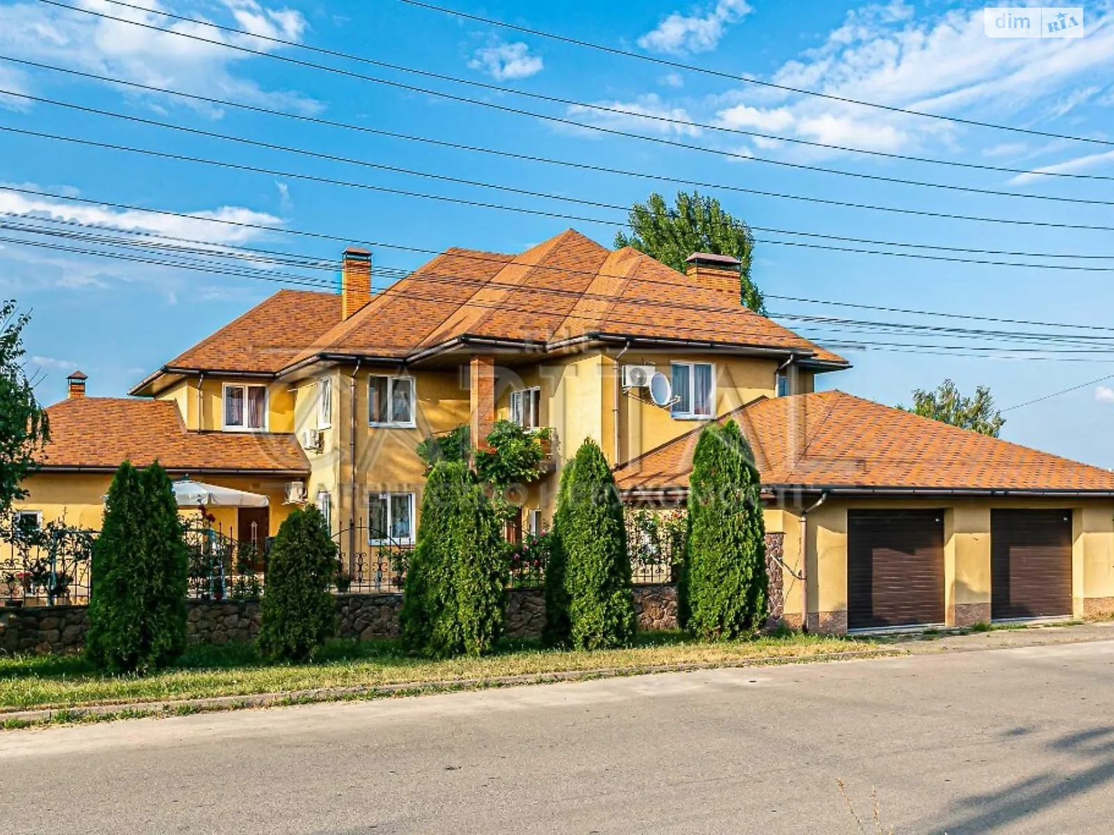 Продается дом на 2 этажа 456 кв. м с камином, цена: 350000 $ - фото 1