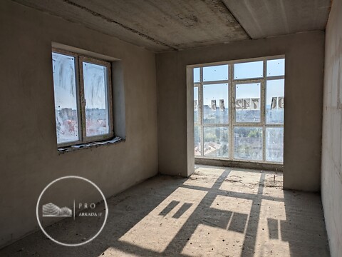 Продается 3-комнатная квартира 87.9 кв. м в Ивано-Франковске, ул. Школьная