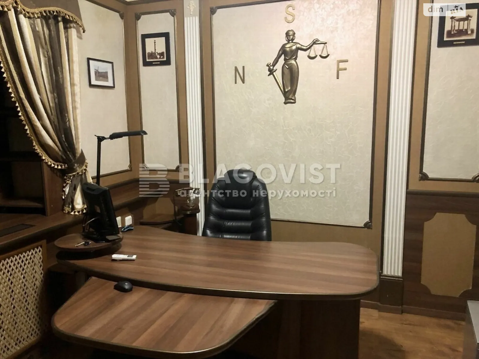 Продається офіс 42 кв. м в бізнес-центрі, цена: 107000 $