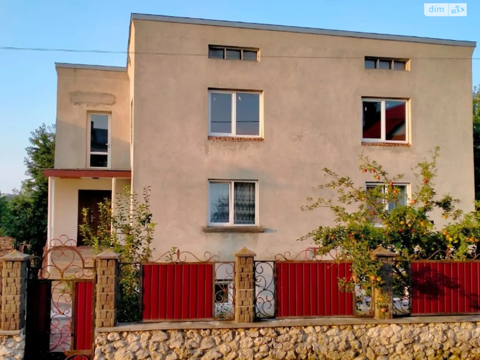 Продается дом на 2 этажа 287 кв. м с балконом, цена: 34000 €