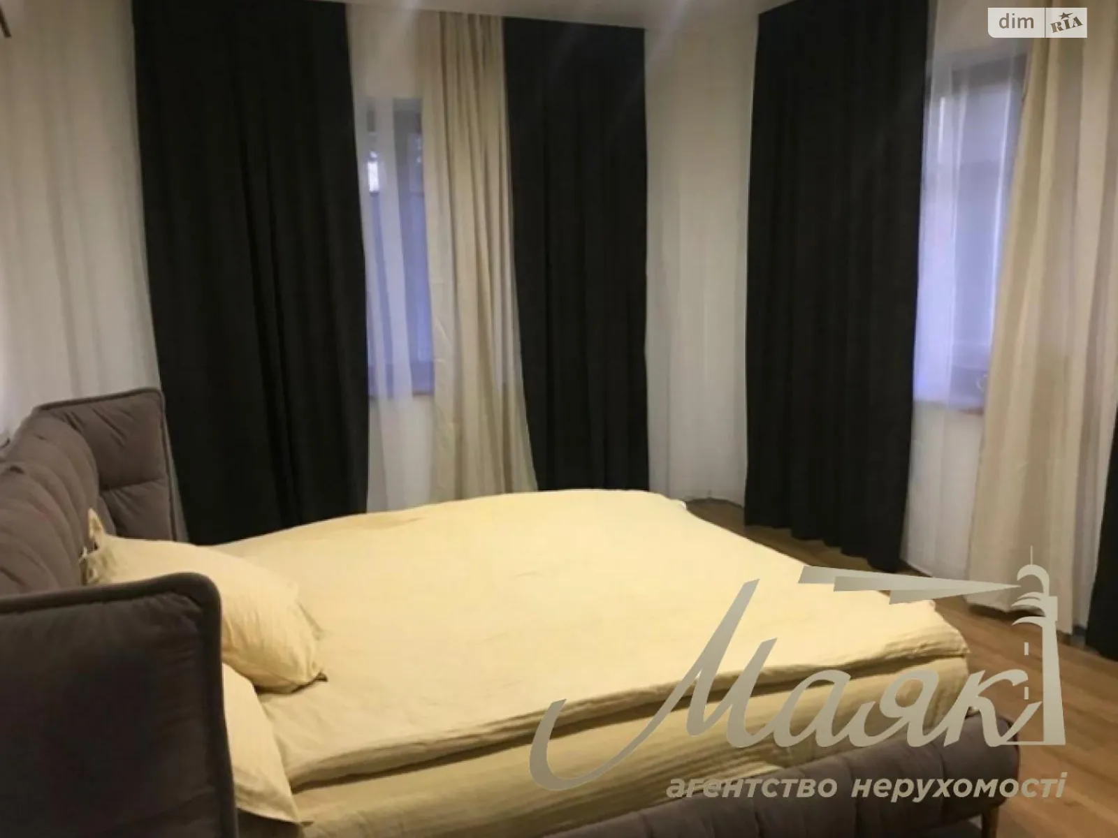 Здається в оренду будинок 2 поверховий 330 кв. м з каміном, цена: 4500 $