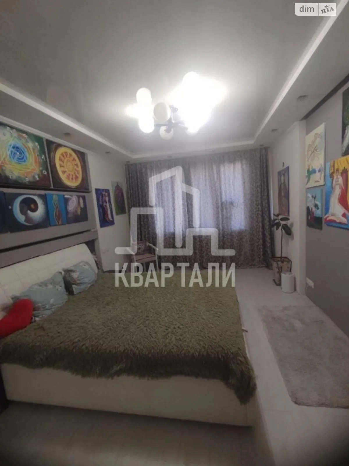 Продается 3-комнатная квартира 65 кв. м в Киеве, ул. Героев Днепра, 67