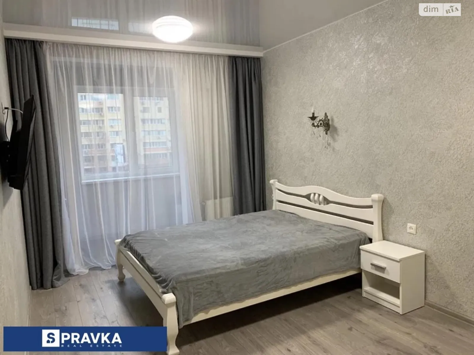 Продается 1-комнатная квартира 42 кв. м в Одессе, ул. Академика Сахарова, 3А - фото 1
