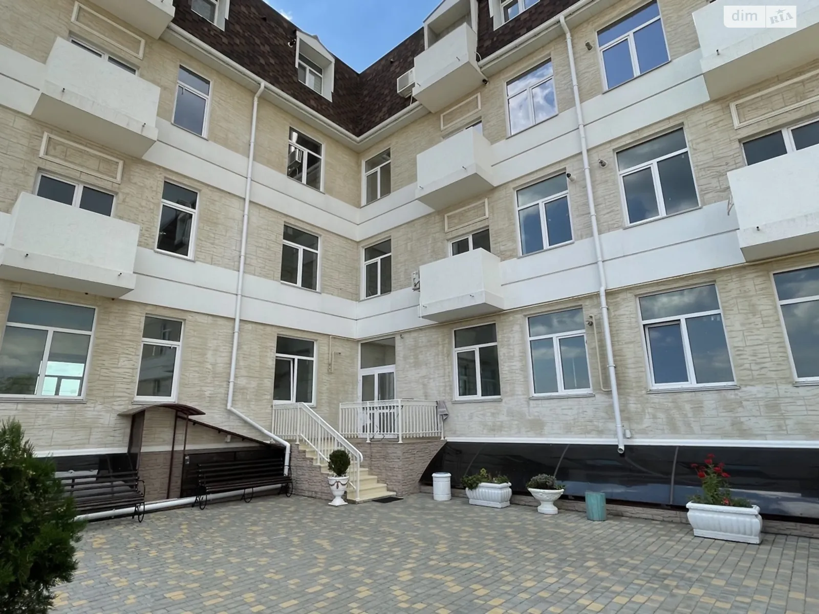 Продается 2-комнатная квартира 76.4 кв. м в Одессе, пер. Розовый - фото 1