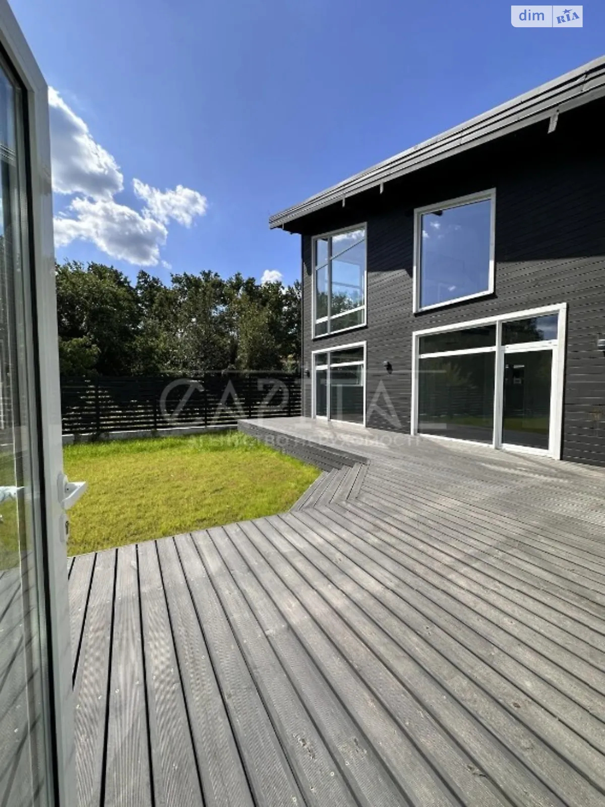 Продается дом на 2 этажа 224 кв. м с камином, цена: 430000 $ - фото 1